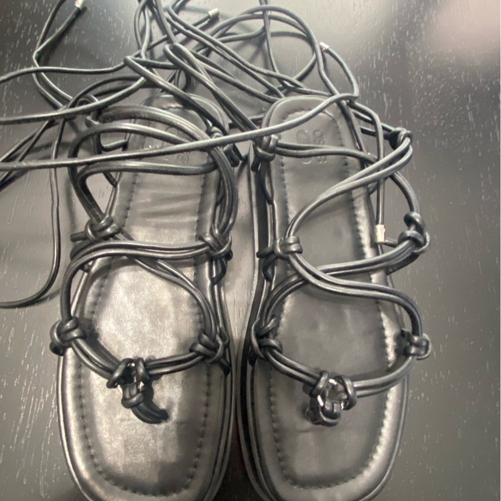 Elegant Black Knotted Sandals